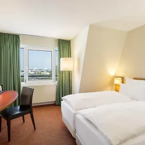 Nh Ost Hotel